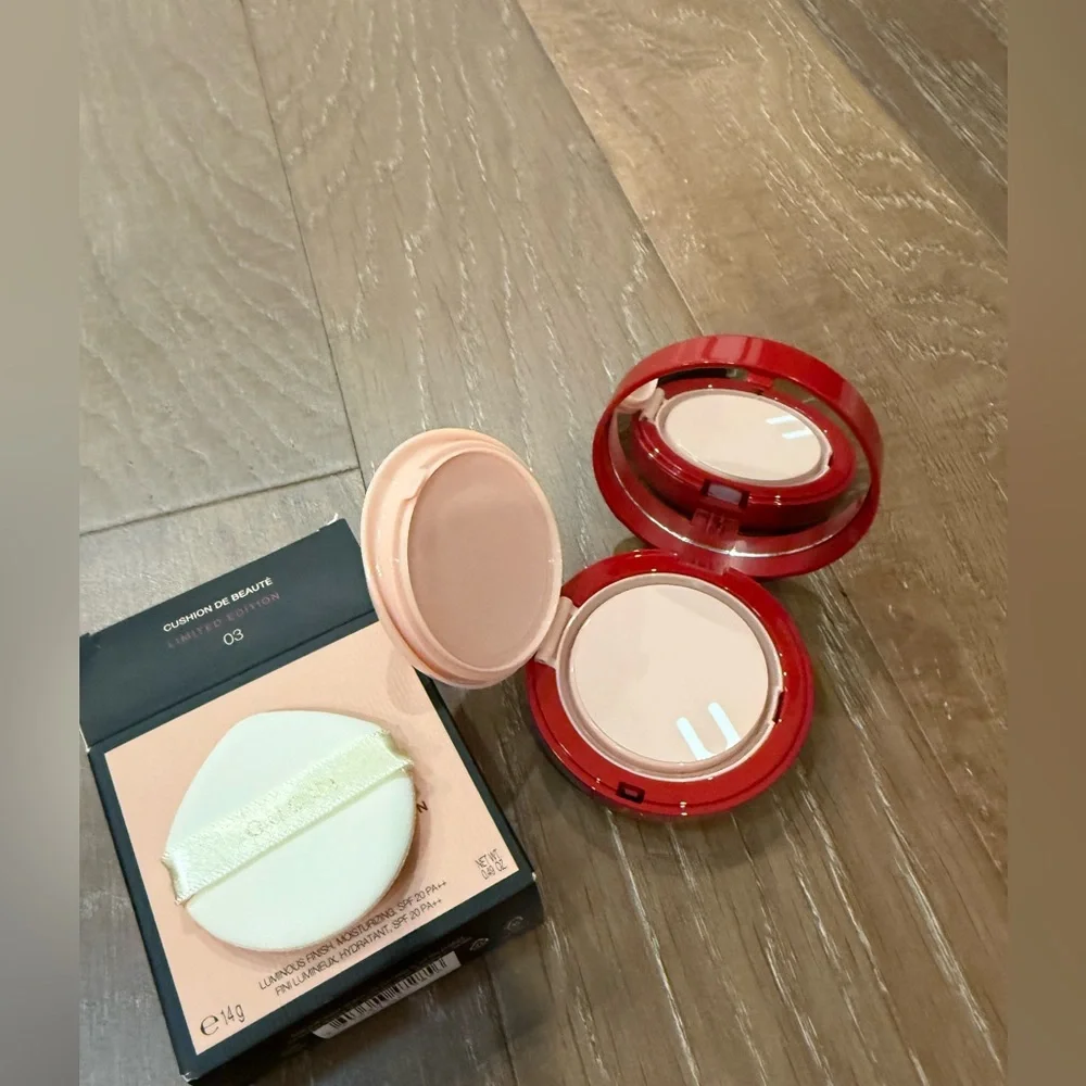 Gucci Cushion de Beauté Limited Luminous SPF 20 Moisturizing Foundation